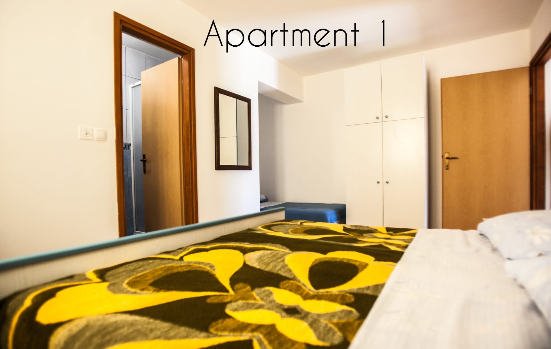 Apartment 1 – Schlafzimmer mit Einbauschrank