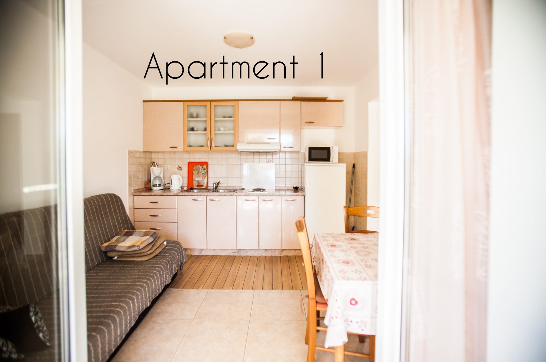 Apartment 1 – Küche und Essbereich