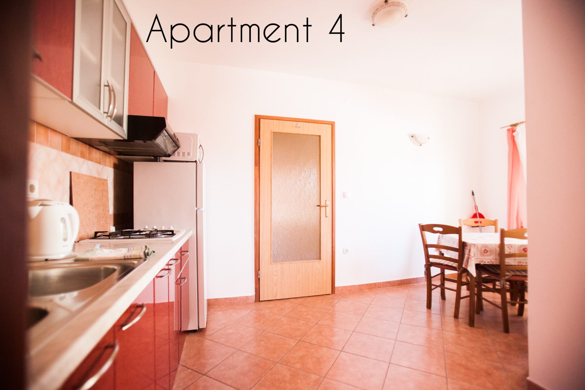 Apartment 4 – Küche und Essbereich