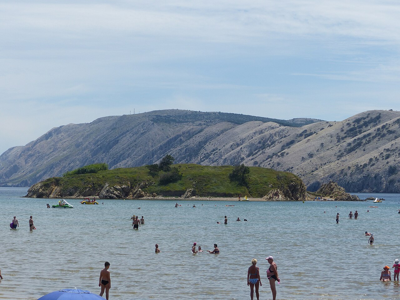 Rajska plaža in Lopar mit Blick auf die Insel Lukovac