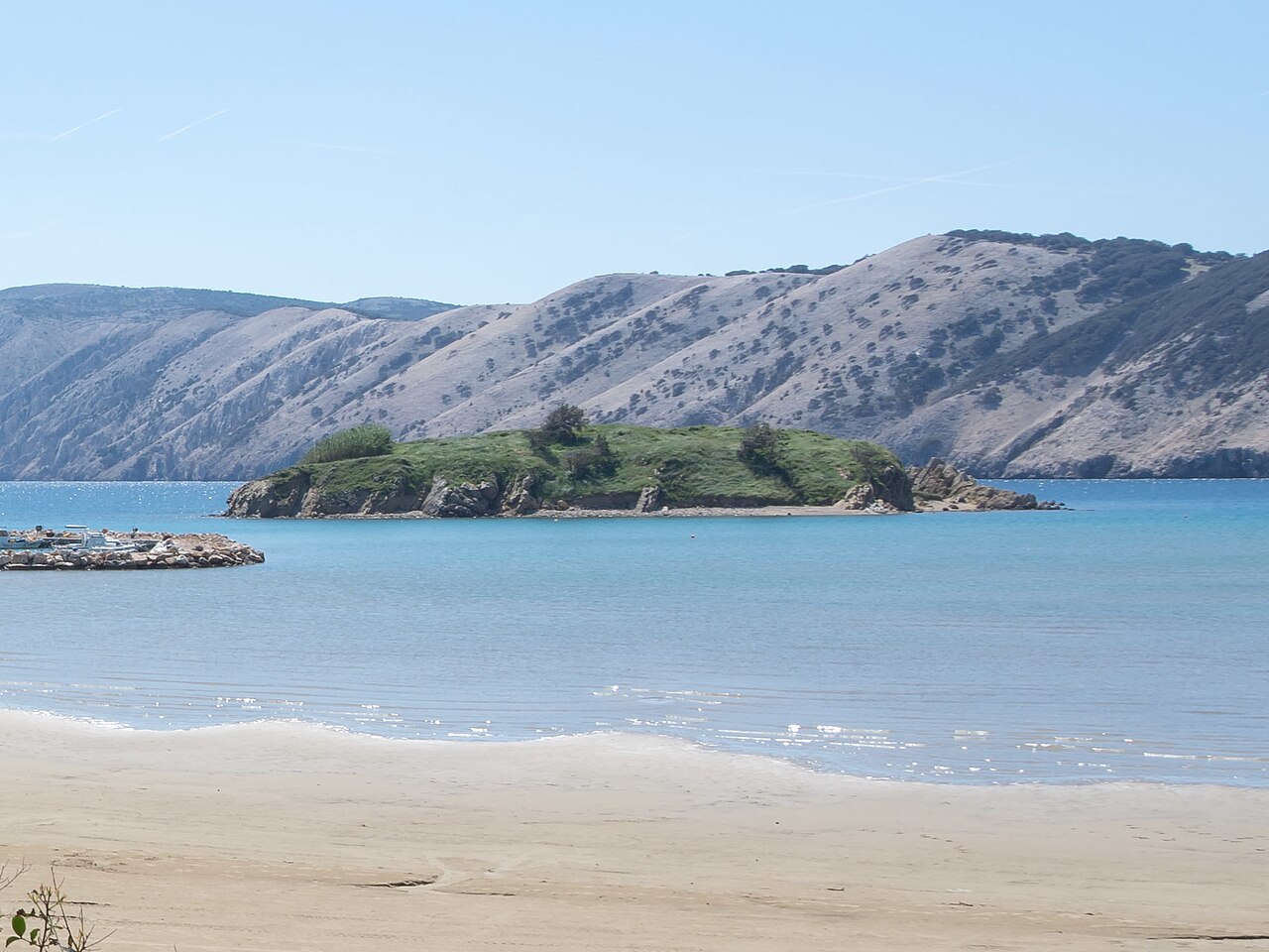 Rajska plaža bei Lopar – Blick auf die Insel Lukovac im Paradiesstrand