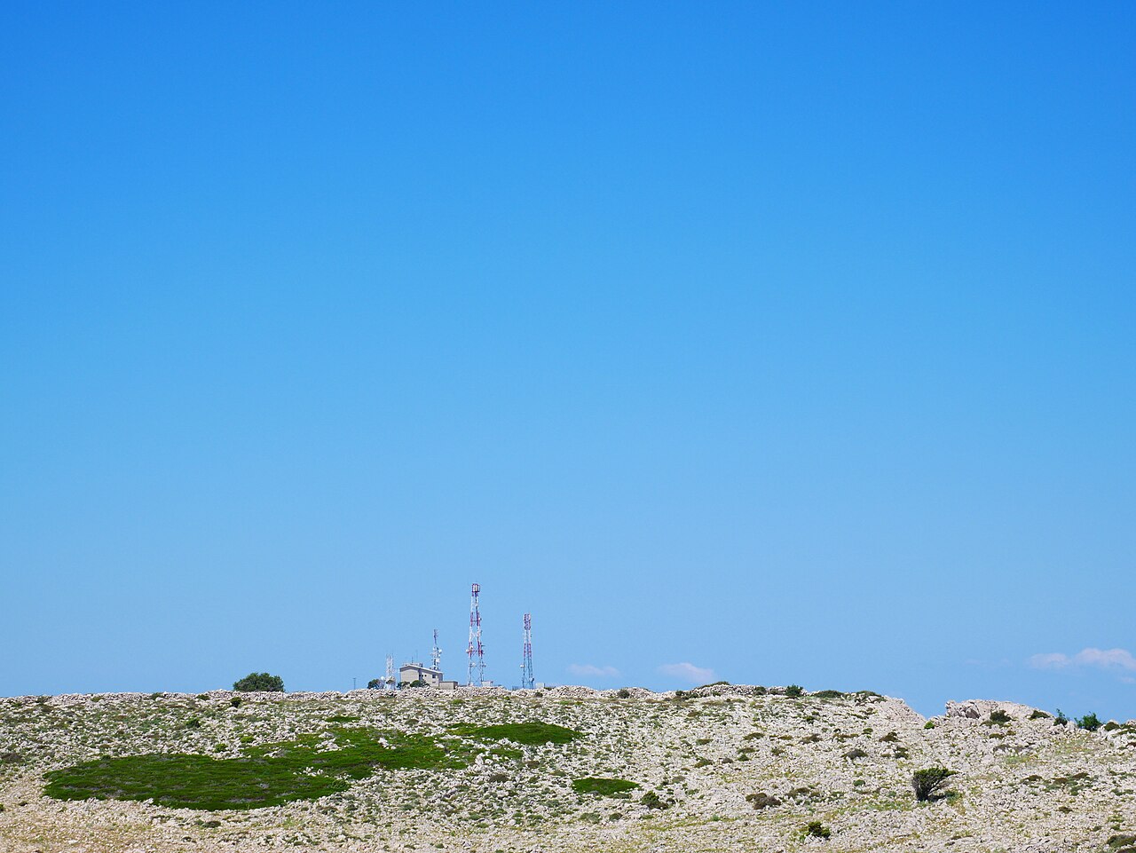 Gipfel des Berges Kamenjak auf der Insel Rab mit Panoramablick