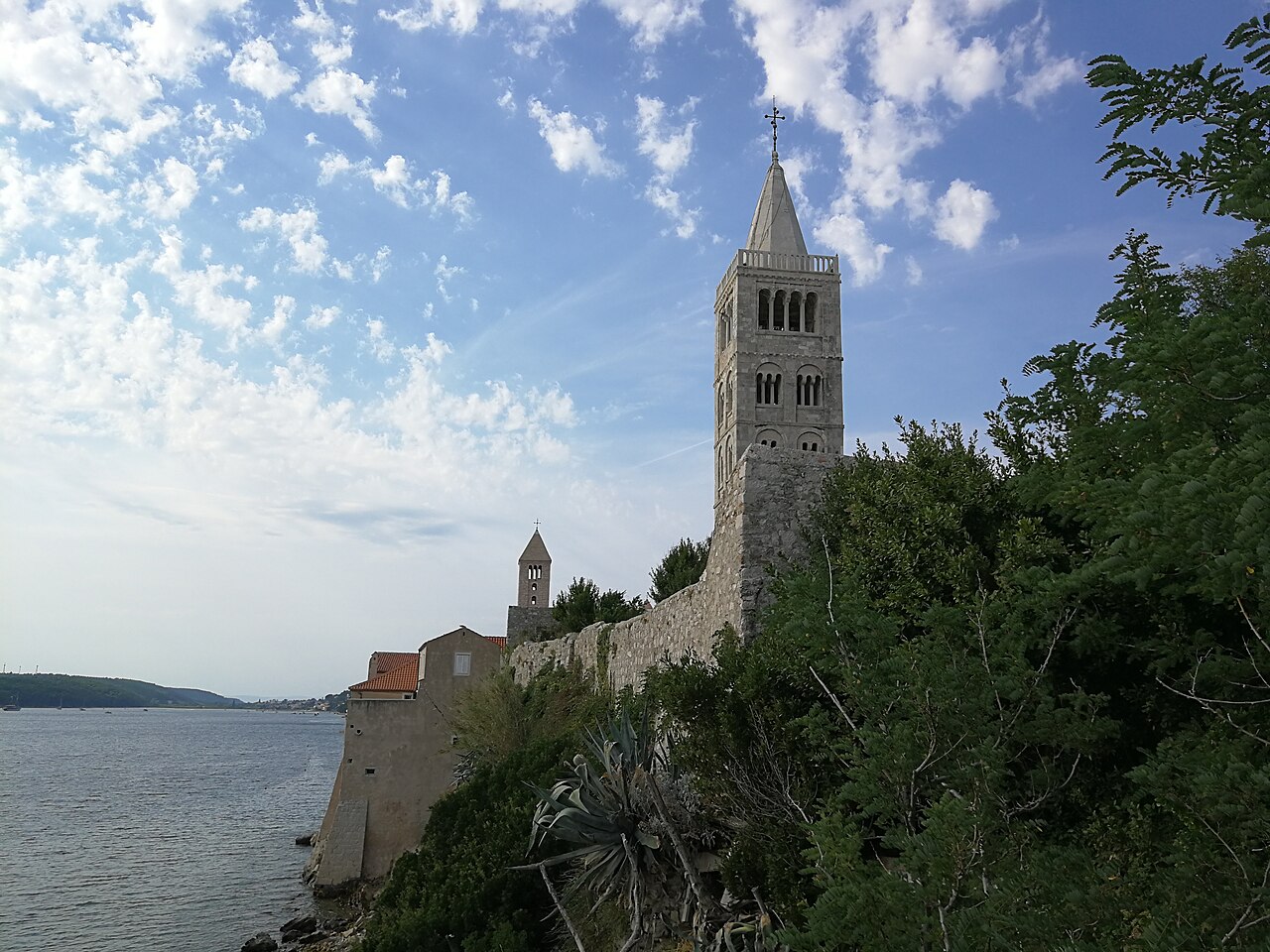 Glockenturm der Kathedrale Mariä Himmelfahrt in Rab – 26 Meter hoch